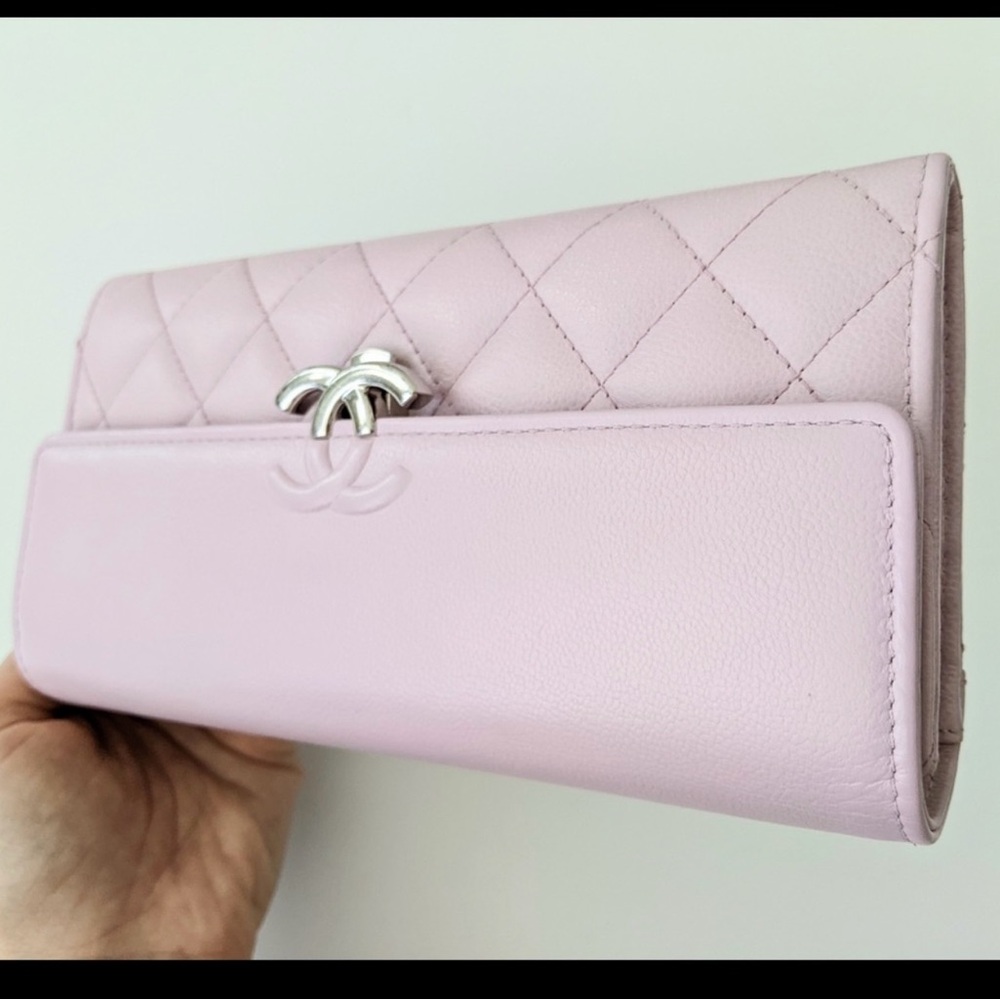 CHANEL Light Pink Quilted Clutch - Picture 8 of 14
